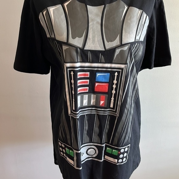 Star Wars Men’s Darth Vader T-shirt with cape size Large in excellent condition - Picture 2 of 4